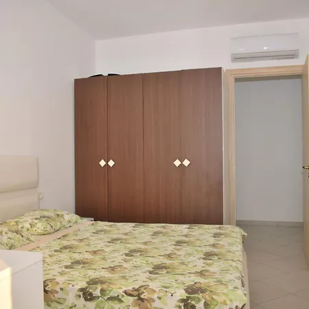 Lura 2 Homes 275 *