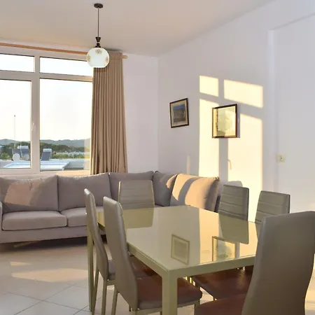 Lura 2 Homes 275