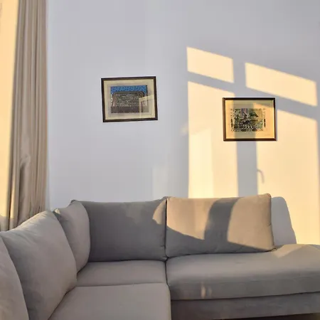 Lura 2 Homes 275